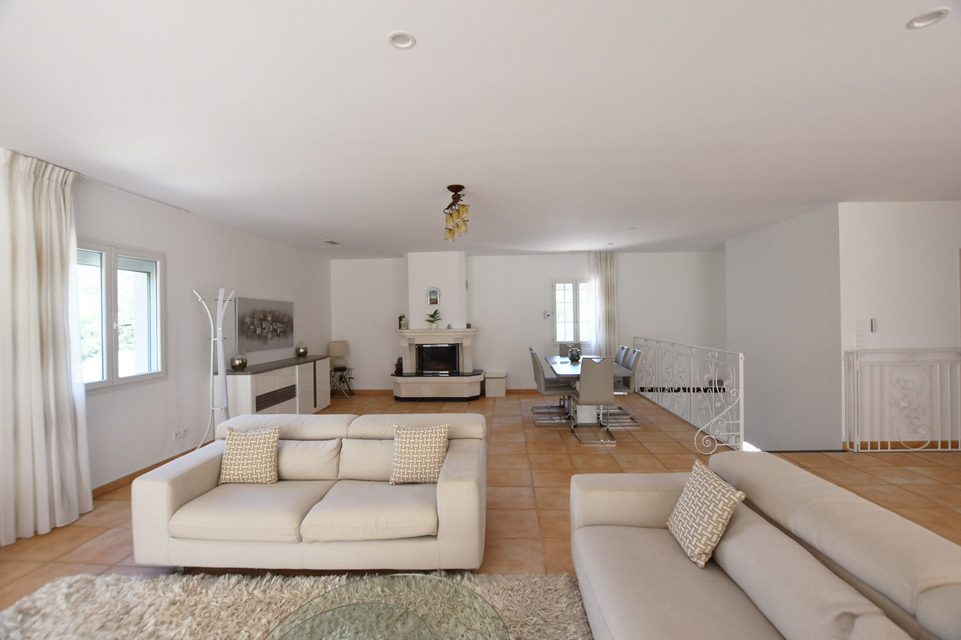 NÎMES – CARREAU DE LANES : Villa d’Exception de 248 m² sur 3000 m² de Terrain Paysagé avec Piscine et Pool House - photo 8