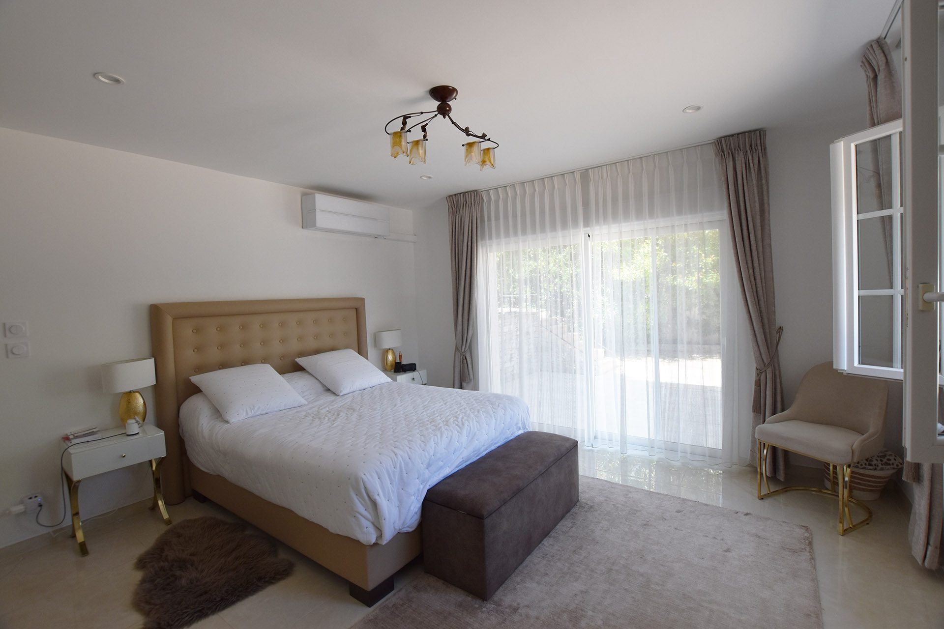 NÎMES – CARREAU DE LANES : Villa d’Exception de 248 m² sur 3000 m² de Terrain Paysagé avec Piscine et Pool House - photo 13