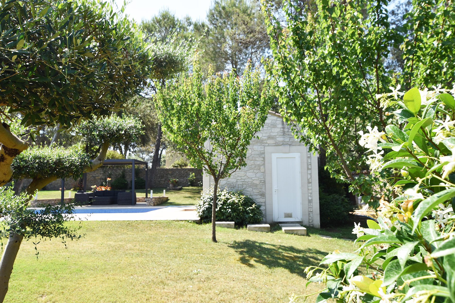 NÎMES – CARREAU DE LANES : Villa d’Exception de 248 m² sur 3000 m² de Terrain Paysagé avec Piscine et Pool House - photo 20
