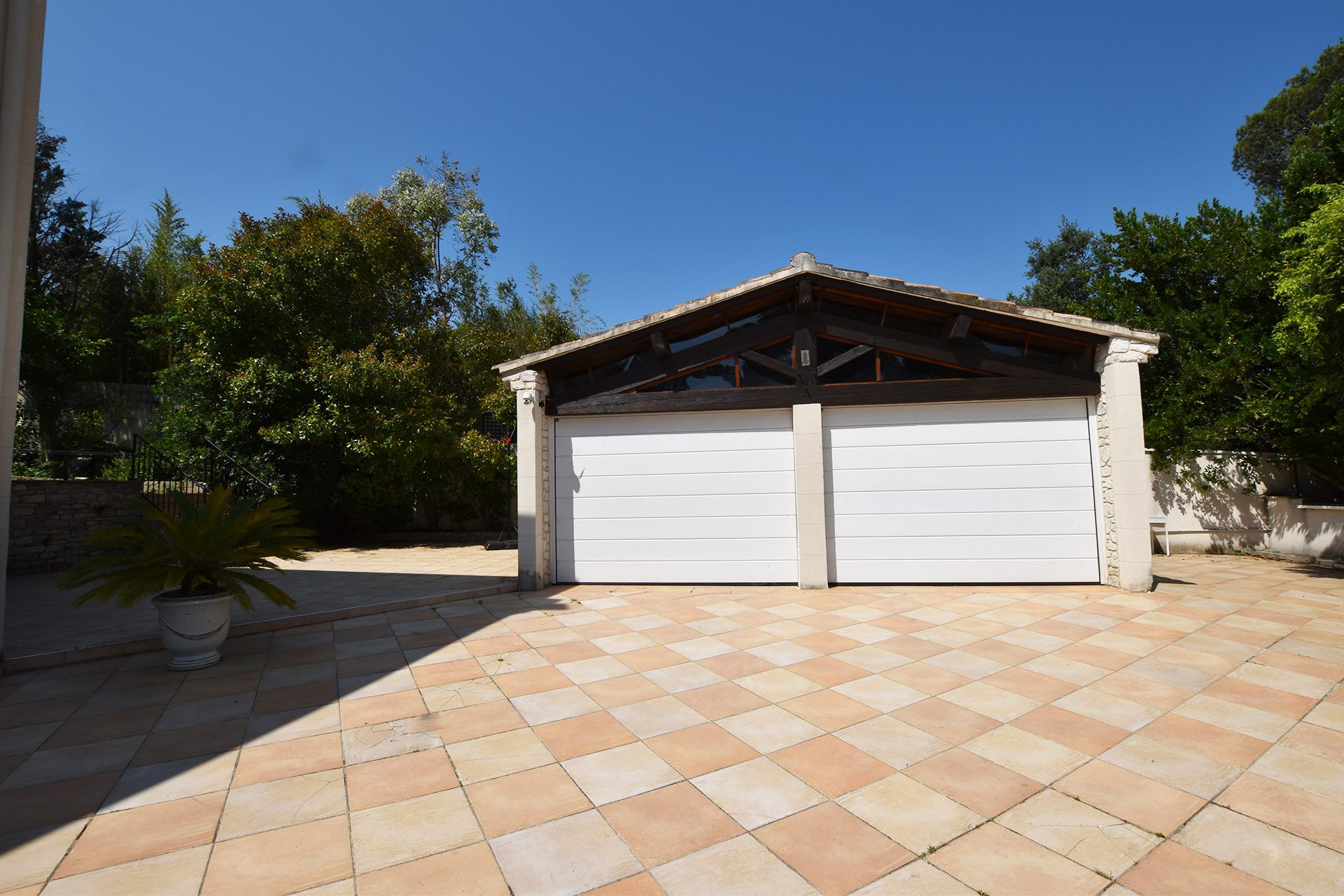 NÎMES – CARREAU DE LANES : Villa d’Exception de 248 m² sur 3000 m² de Terrain Paysagé avec Piscine et Pool House - photo 21