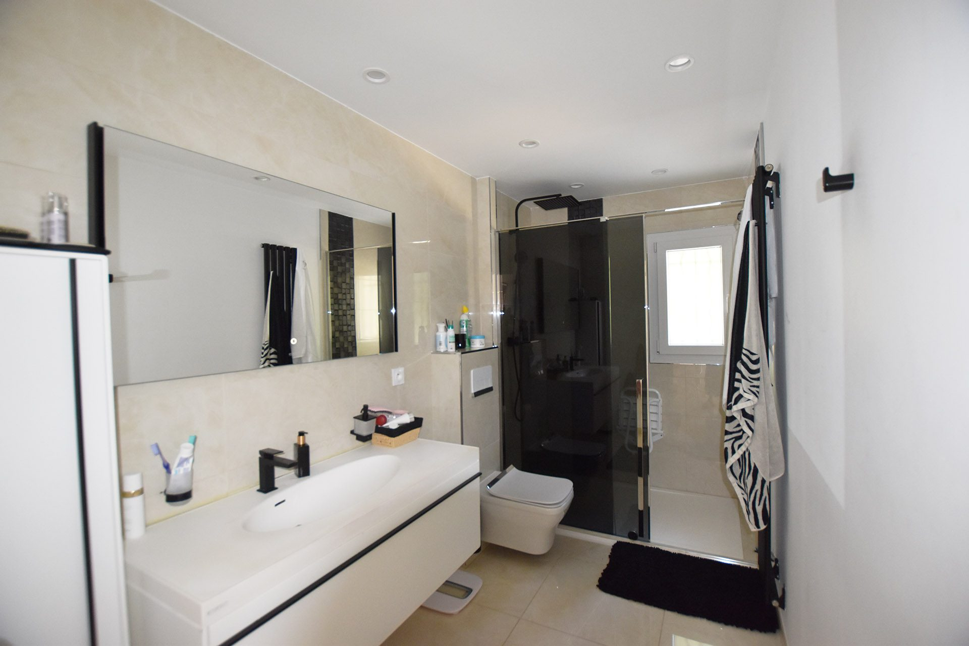 NÎMES – CARREAU DE LANES : Villa d’Exception de 248 m² sur 3000 m² de Terrain Paysagé avec Piscine et Pool House - photo 12