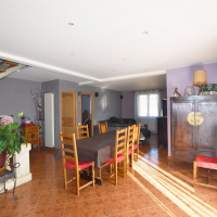 GARONS : Maison familiale de type 7 de 160 m² avec jardin, piscine, garages et atelier. - miniature 3