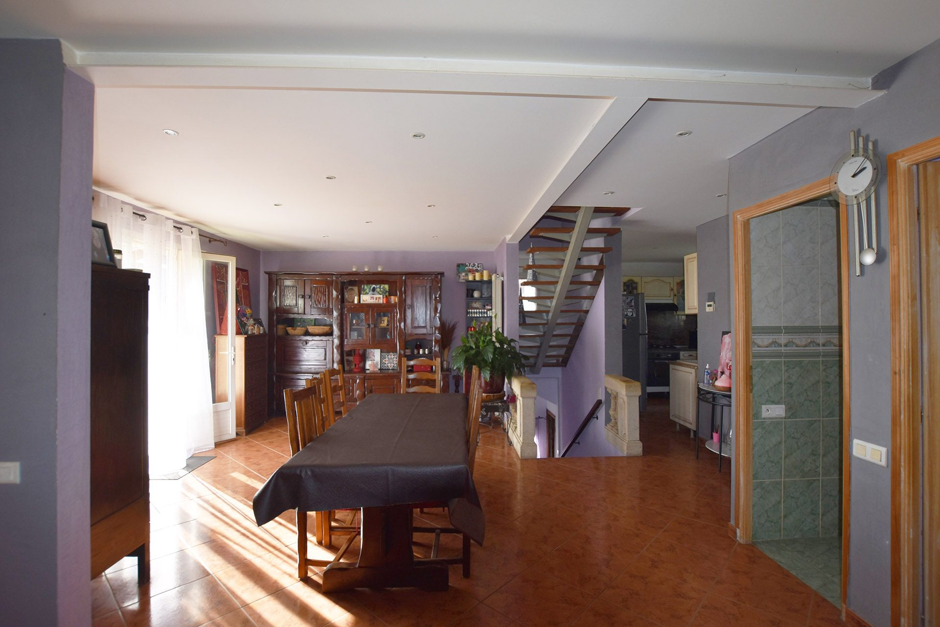 GARONS : Maison familiale de type 7 de 160 m² avec jardin, piscine, garages et atelier. - photo 4