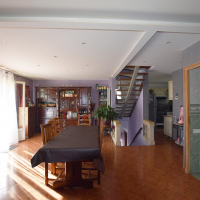 GARONS : Maison familiale de type 7 de 160 m² avec jardin, piscine, garages et atelier. - miniature 4