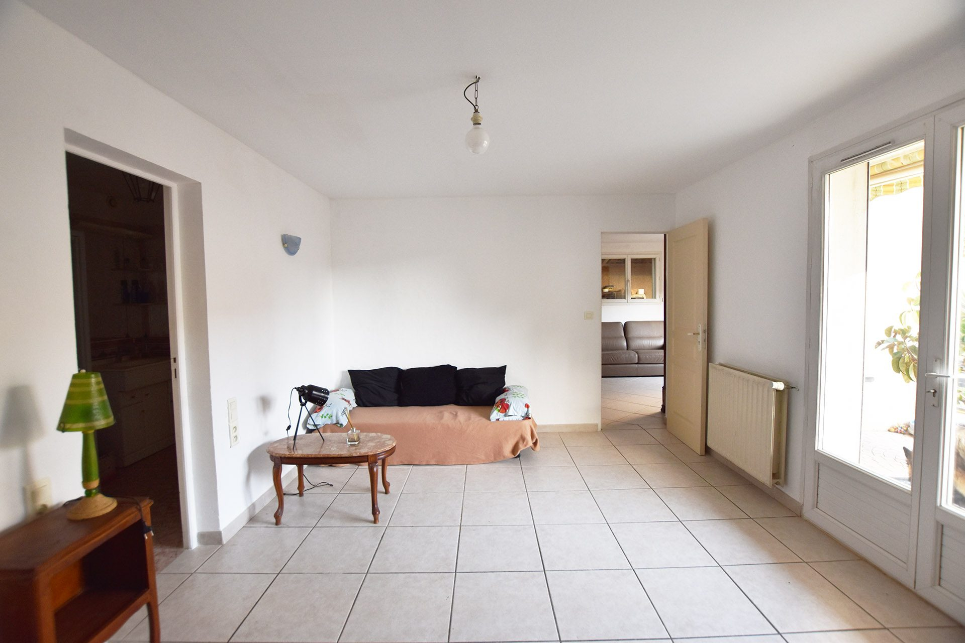 GARONS : Maison familiale de type 7 de 160 m² avec jardin, piscine, garages et atelier. - photo 15