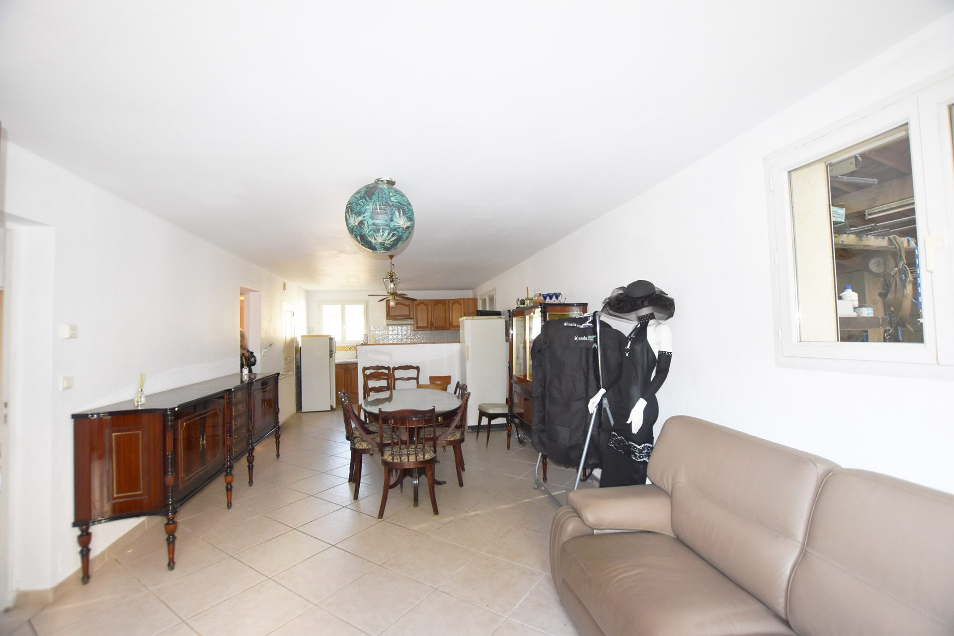 GARONS : Maison familiale de type 7 de 160 m² avec jardin, piscine, garages et atelier. - photo 12