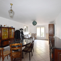 GARONS : Maison familiale de type 7 de 160 m² avec jardin, piscine, garages et atelier. - miniature 11