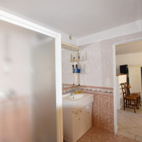 GARONS : Maison familiale de type 7 de 160 m² avec jardin, piscine, garages et atelier. - miniature 16