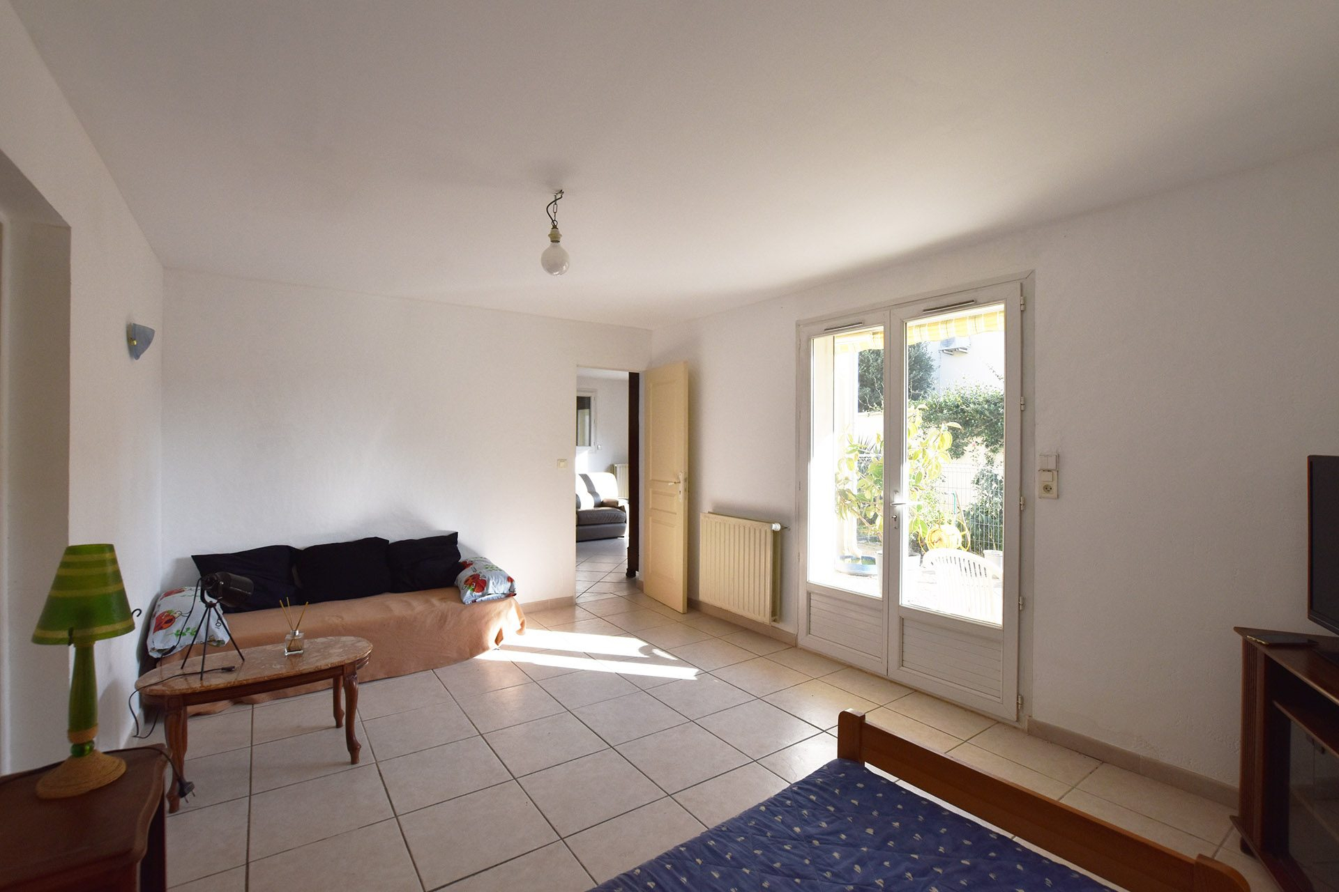 GARONS : Maison familiale de type 7 de 160 m² avec jardin, piscine, garages et atelier. - photo 14
