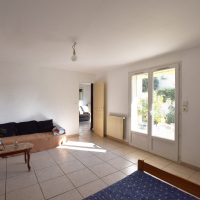 GARONS : Maison familiale de type 7 de 160 m² avec jardin, piscine, garages et atelier. - miniature 14