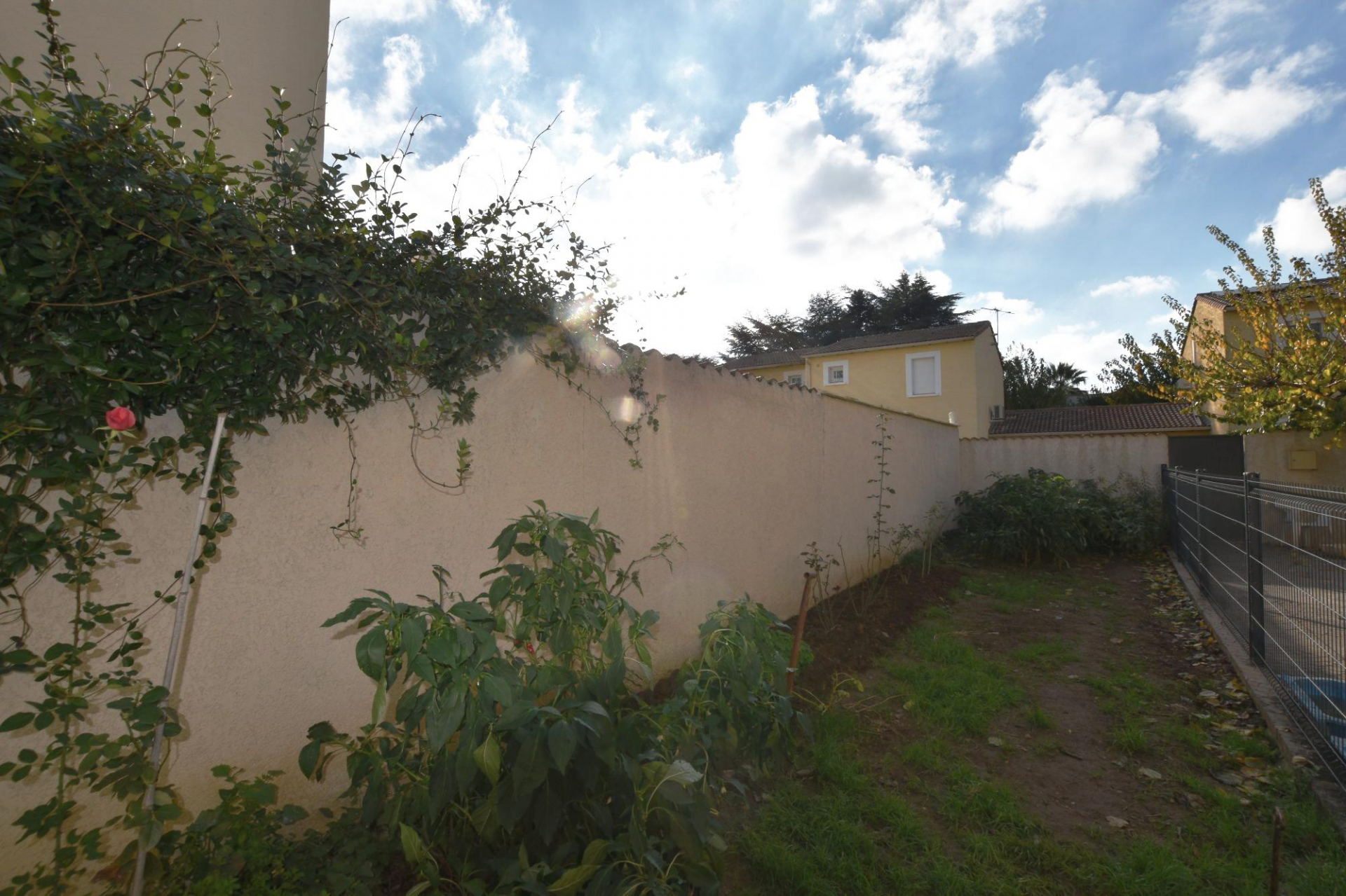 GARONS : Maison familiale de type 7 de 160 m² avec jardin, piscine, garages et atelier. - photo 18
