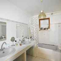 TAVEL : Spacieuse maison individuelle T7 de 214 m² sur un terrain arboré de 1560 m² - miniature 15