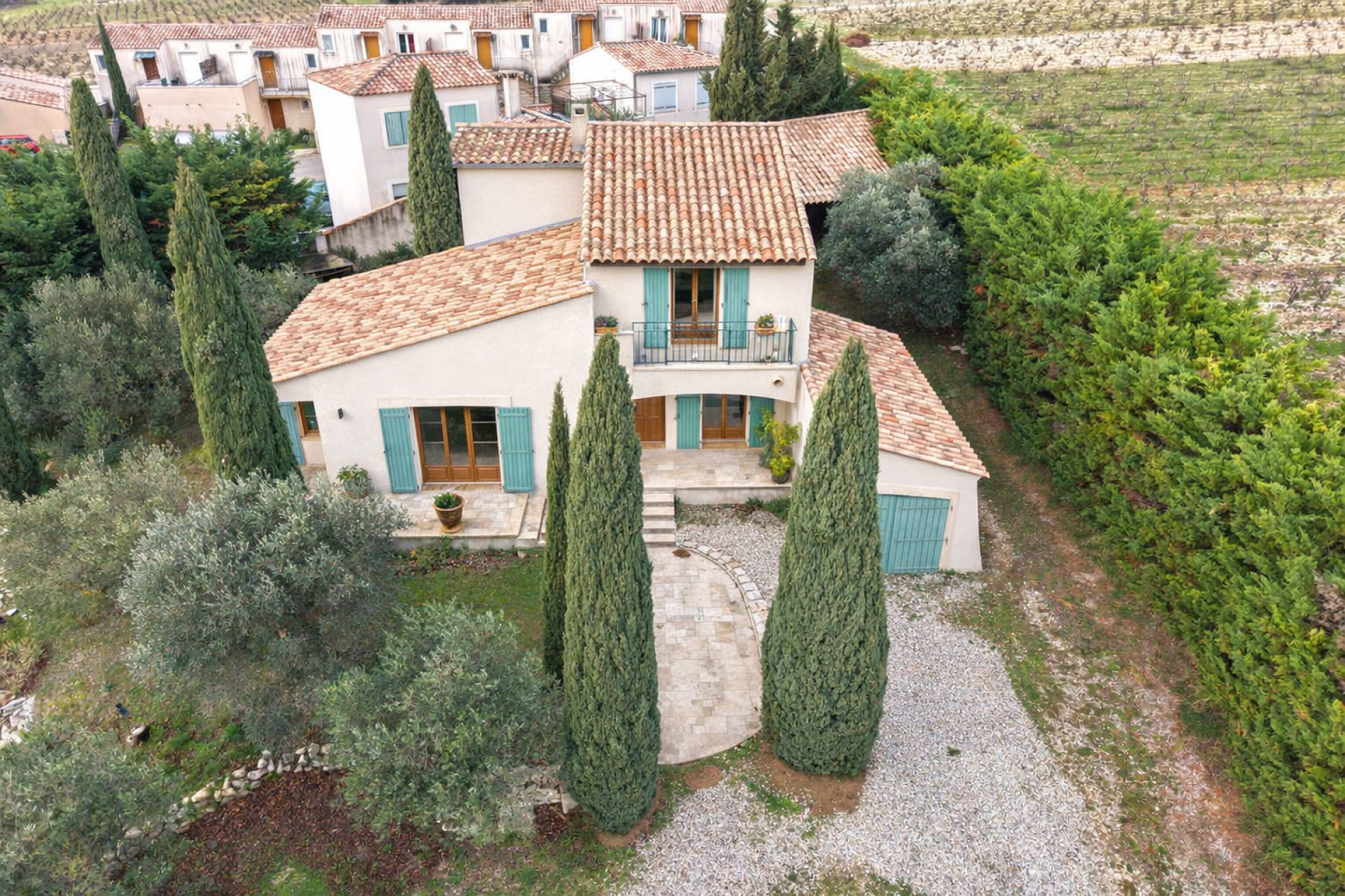 TAVEL : Spacieuse maison individuelle T7 de 214 m² sur un terrain arboré de 1560 m² - photo 1