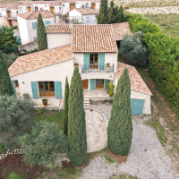 TAVEL : Spacieuse maison individuelle T7 de 214 m² sur un terrain arboré de 1560 m² - miniature 1