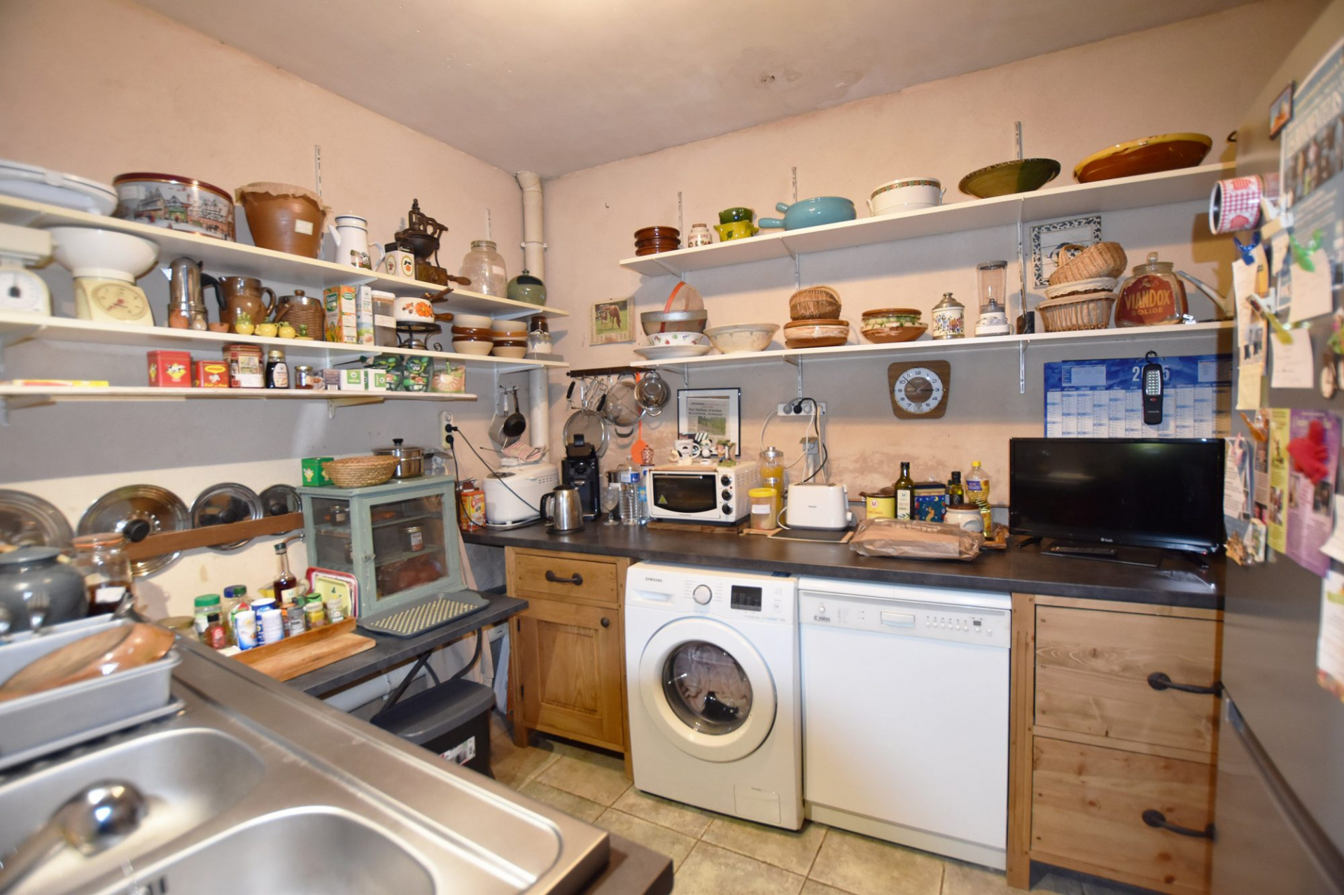 CASSAGNOLES : Mas provençal de caractère – 208 m² habitables – 355 m² au sol – Jardin 943 m² - photo 6