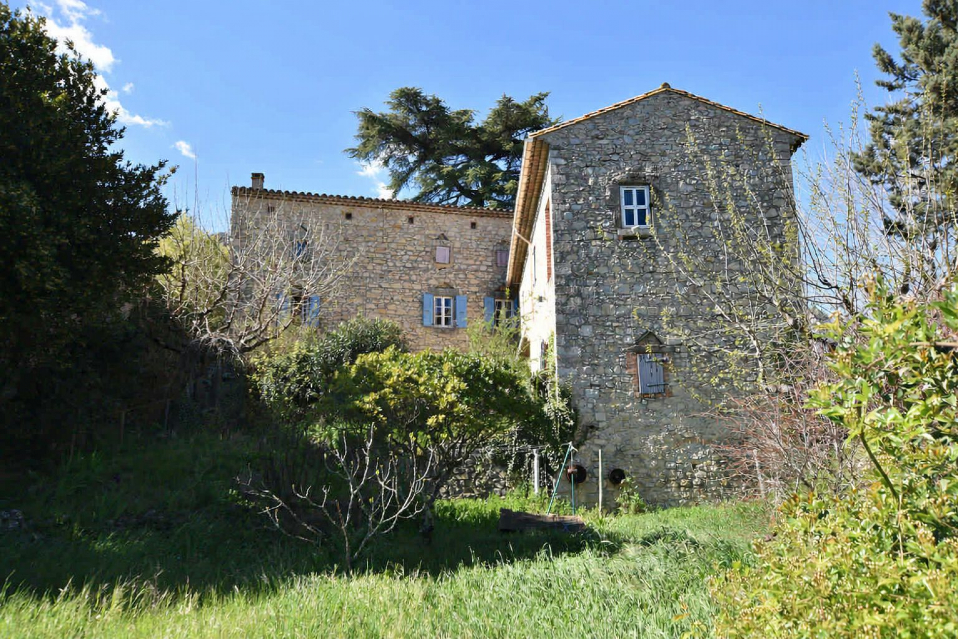 CASSAGNOLES : Mas provençal de caractère – 208 m² habitables – 355 m² au sol – Jardin 943 m² - photo 1