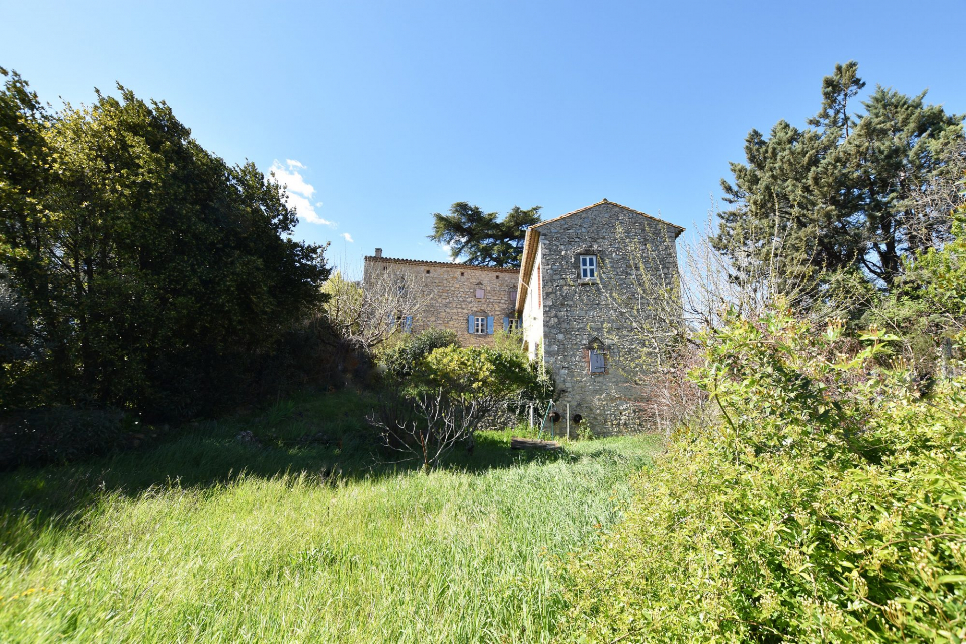 CASSAGNOLES : Mas provençal de caractère – 208 m² habitables – 355 m² au sol – Jardin 943 m² - photo 13
