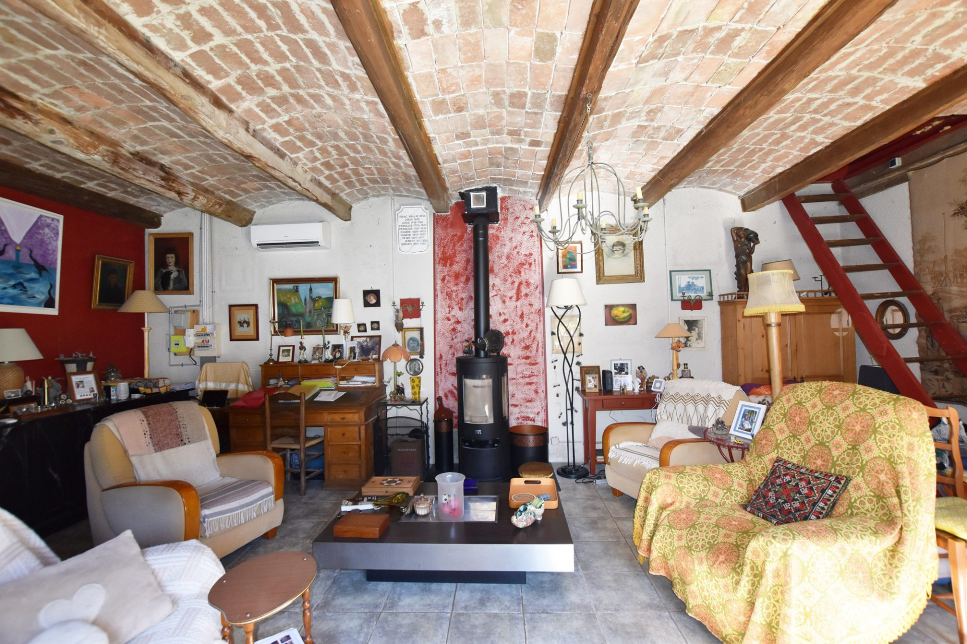 CASSAGNOLES : Mas provençal de caractère – 208 m² habitables – 355 m² au sol – Jardin 943 m² - photo 8