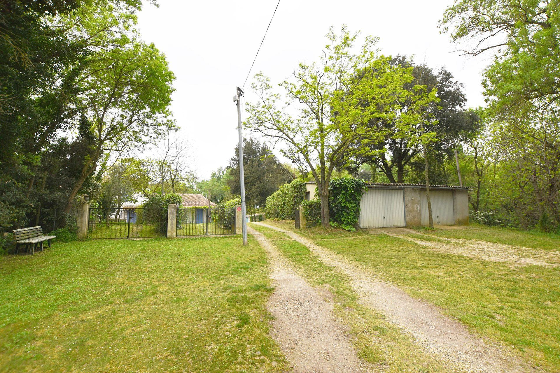 BOUILLARGUES : Mas - Ensemble immobilier de 4 maisons sur 7100m2 de terrain - photo 4