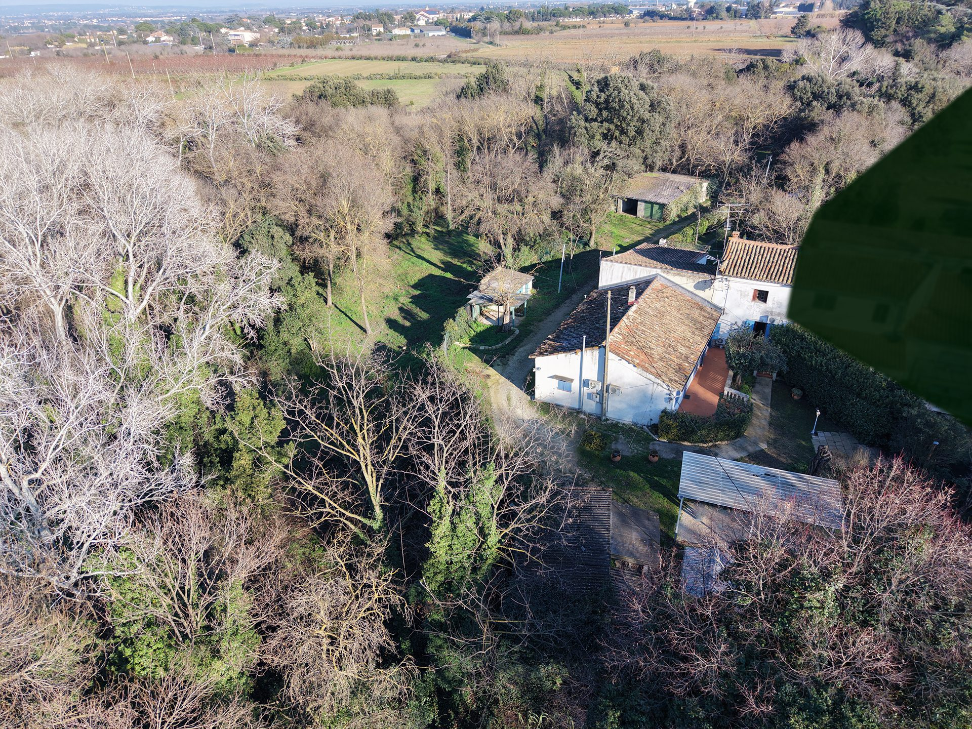 BOUILLARGUES : Mas - Ensemble immobilier de 4 maisons sur 7100m2 de terrain - photo 1