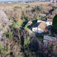 BOUILLARGUES : Mas - Ensemble immobilier de 4 maisons sur 7100m2 de terrain - miniature 1