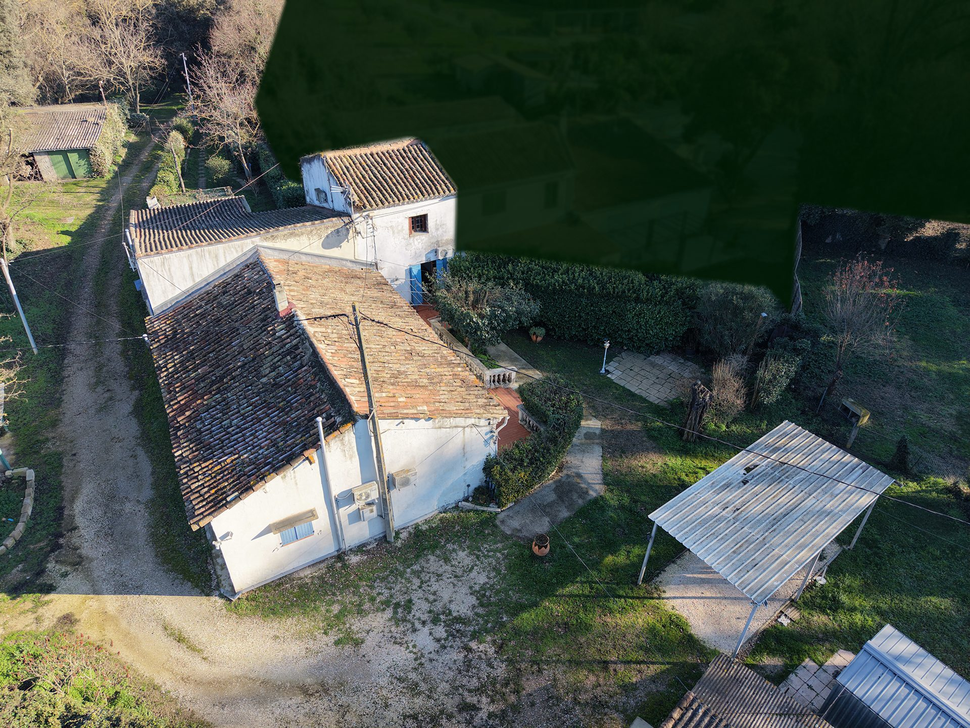 BOUILLARGUES : Mas - Ensemble immobilier de 4 maisons sur 7100m2 de terrain - photo 2