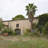 VERGEZE : Domaine comprenant une Maison de Maître, une Maison de Gardien et un grand Mas familial à rénover avec dépendances sur un terrain d'un hectare 7688 m² avec piscine. - miniature 5