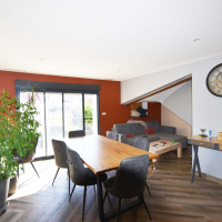 ALES : Maison  de type5 de 134 m² en R+1 rénovée avec garage et jardin. - miniature 4