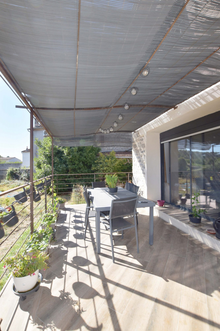 ALES : Maison  de type5 de 134 m² en R+1 rénovée avec garage et jardin. - photo 12