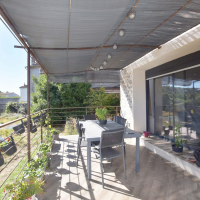 ALES : Maison  de type5 de 134 m² en R+1 rénovée avec garage et jardin. - miniature 12