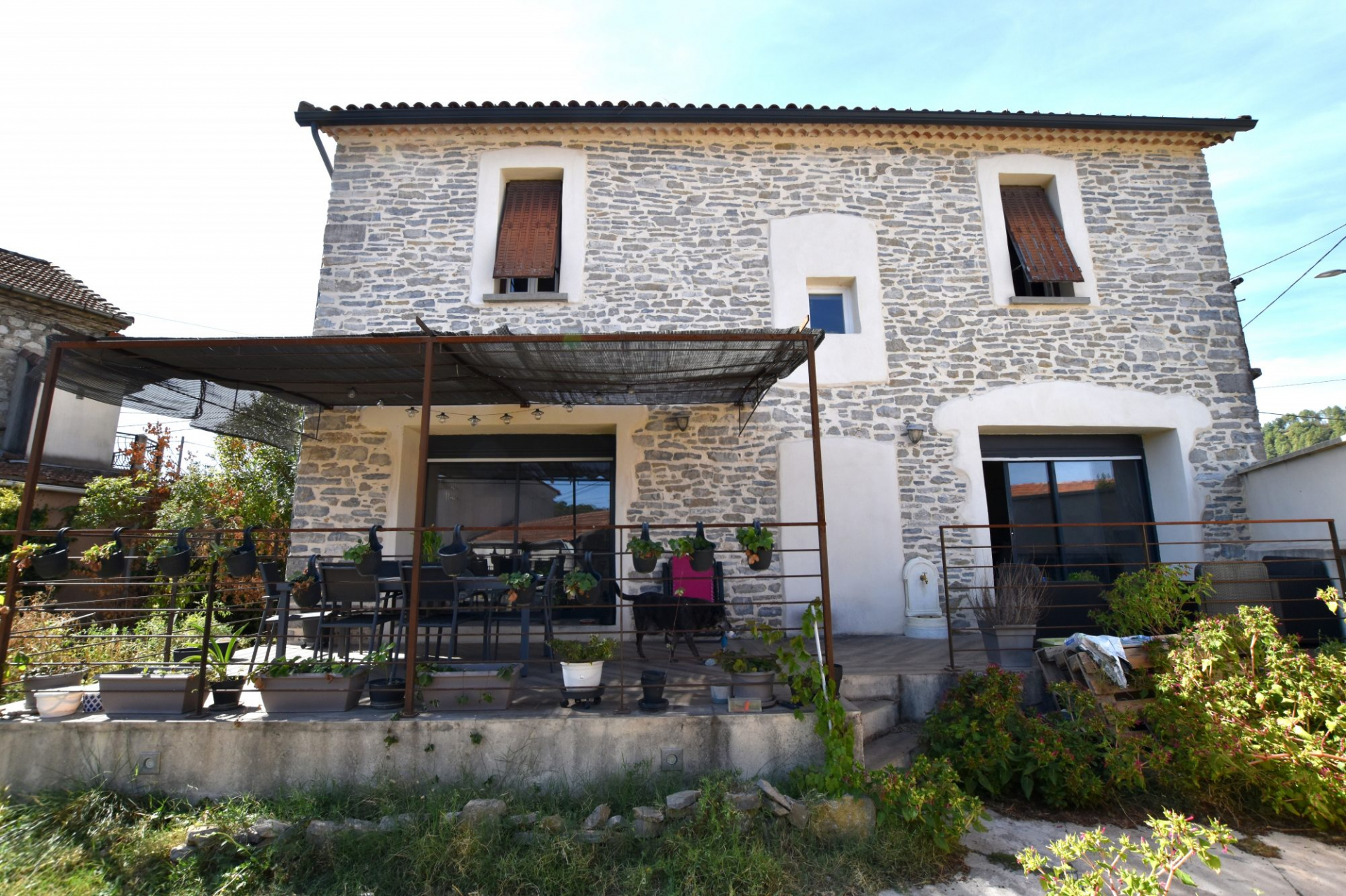 ALES : Maison  de type5 de 134 m² en R+1 rénovée avec garage et jardin. - photo 1