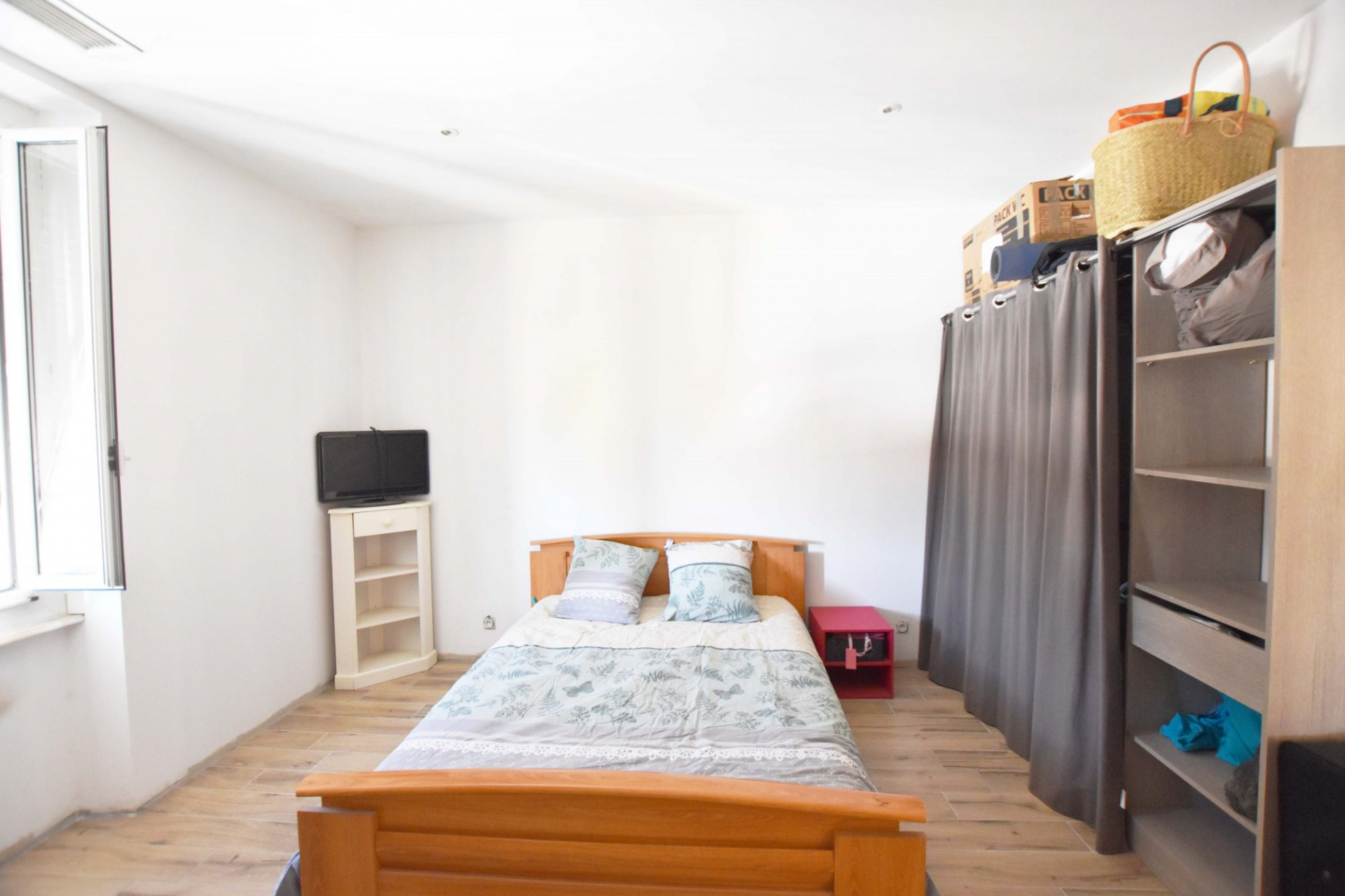 ALES : Maison  de type5 de 134 m² en R+1 rénovée avec garage et jardin. - photo 9