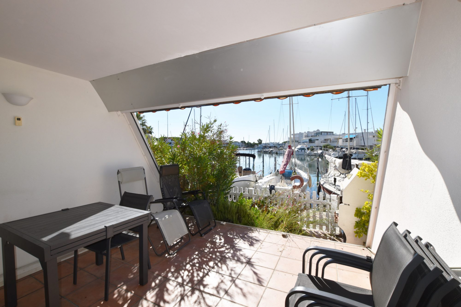 Le Grau-du-Roi Port Camargue : Marina Duplex T4/5 de 65 m², avec garage et appontement privatif. - photo 12